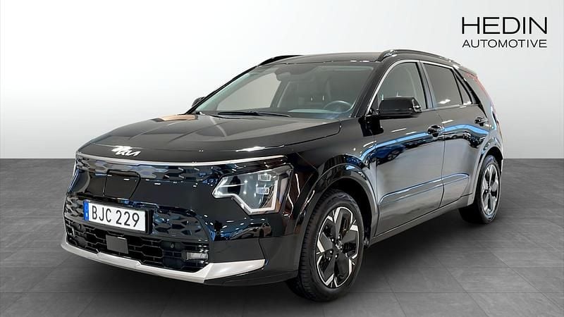 Svart Begagnad 2023 Kia e-Niro SUV | 289 900 kr - Bild 1/4