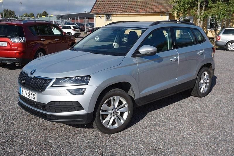 Grå Begagnad 2021 Skoda Karoq Style SUV | 209 900 kr (Bra pris) - Bild 1/4