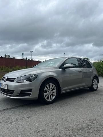 Silver Begagnad 2014 VW Golf VII Halvkombi | 79 900 kr (Marknadspris) - Bild 1/4