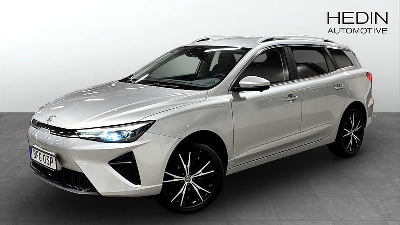 Grå (silver) Begagnad 2022 MG MG5 EV Luxury Kombi | 219 900 kr (Marknadspris) - Bild 1/4