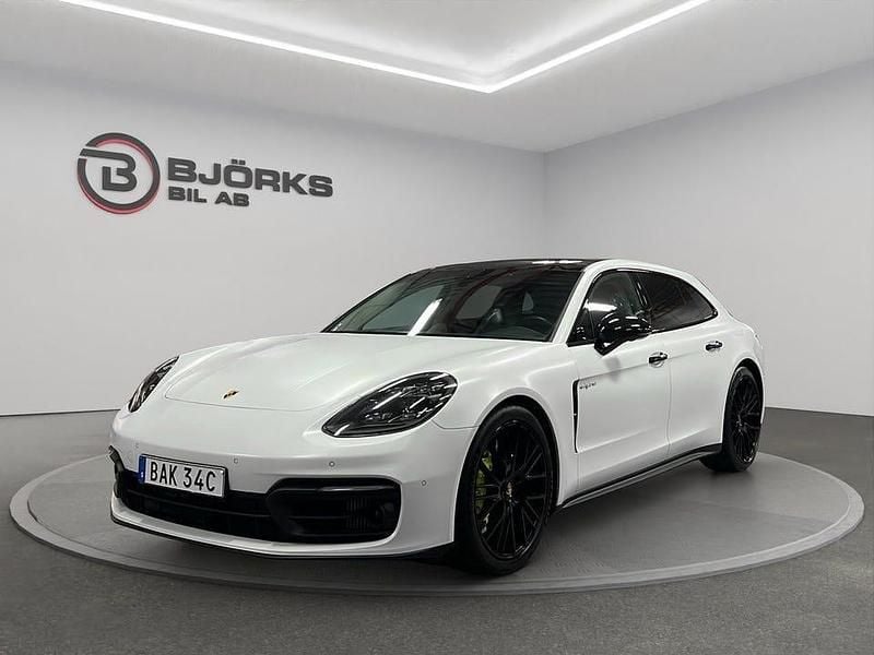 Vit Begagnad 2021 Porsche Panamera Sport Turismo Kombi | 899 500 kr - Bild 1/4