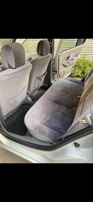 Grå Begagnad 2000 Renault Clio II Halvkombi | 29 500 kr (Marknadspris) - Bild 1/4