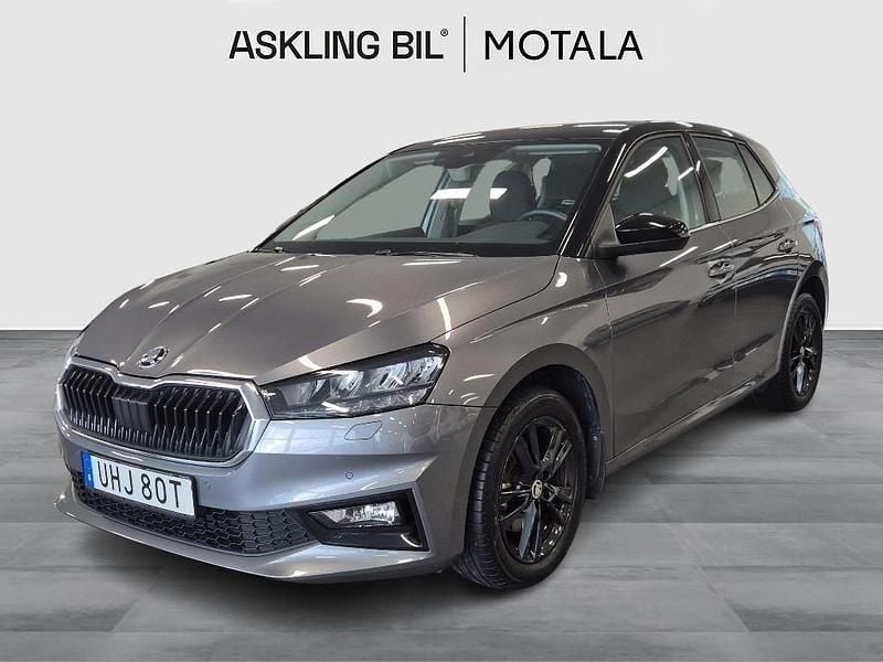 Grå Begagnad 2022 Skoda Fabia Comfort Halvkombi | 209 000 kr (Marknadspris) - Bild 1/4