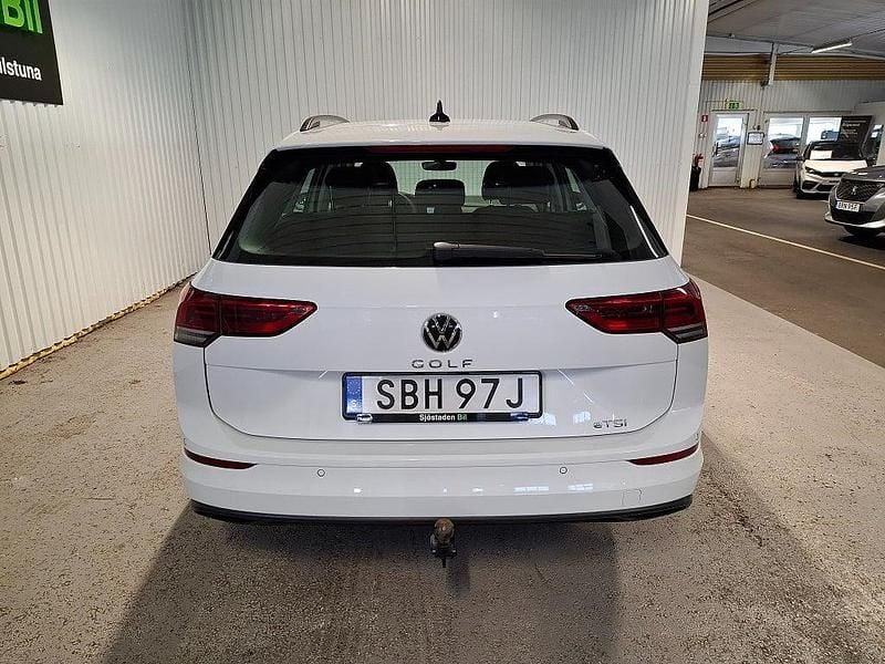 Begagnad VW Golf VIII 131 HK (96 kW) 2022 Vit Kombi