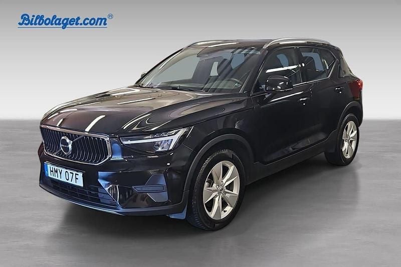 Svart Begagnad 2023 Volvo XC40 Core SUV | 347 000 kr (Marknadspris) - Bild 1/4