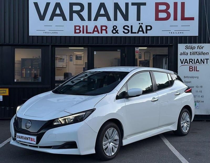 Vit Begagnad 2023 Nissan Leaf Halvkombi | 198 700 kr (Marknadspris) - Bild 1/4