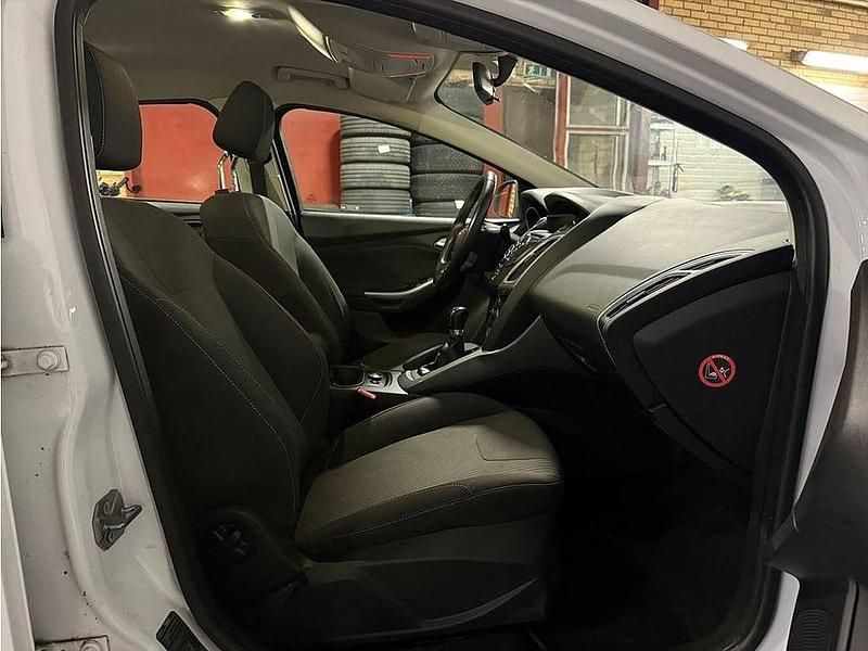 Begagnad Ford Focus Titanium 120 HK (88 kW) 2013 Vit