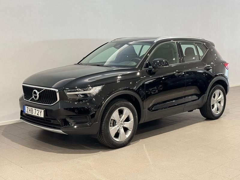 Svart Begagnad 2022 Volvo XC40 Momentum SUV | 279 500 kr (Bra pris) - Bild 1/3