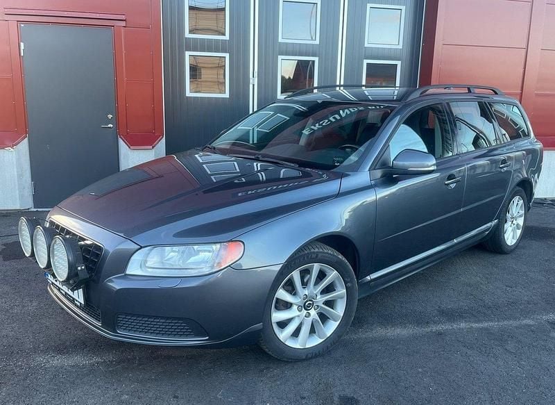 Grå Begagnad 2011 Volvo V70 Kombi | 84 900 kr (Marknadspris) - Bild 1/4