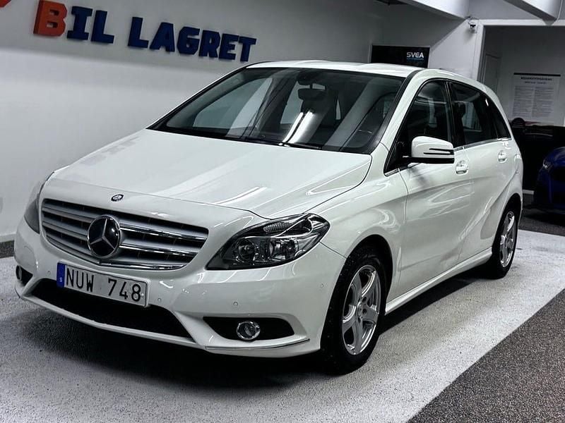 Vit Begagnad 2012 Mercedes B180 Minibuss | 84 900 kr (Bra pris) - Bild 1/4