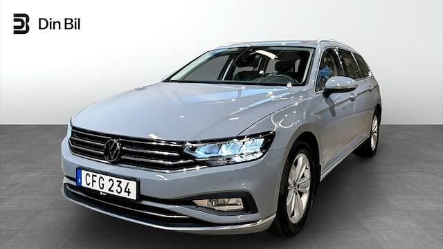 Grå Begagnad 2023 VW Passat Elegance Kombi | 384 900 kr (Marknadspris) - Bild 1/4