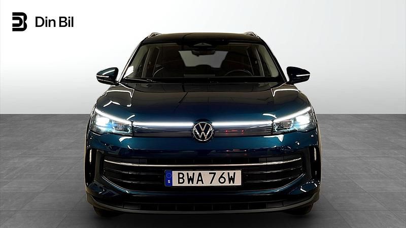 Begagnad VW Tiguan Edition 150 HK (110 kW) 2024 Mörkblå SUV