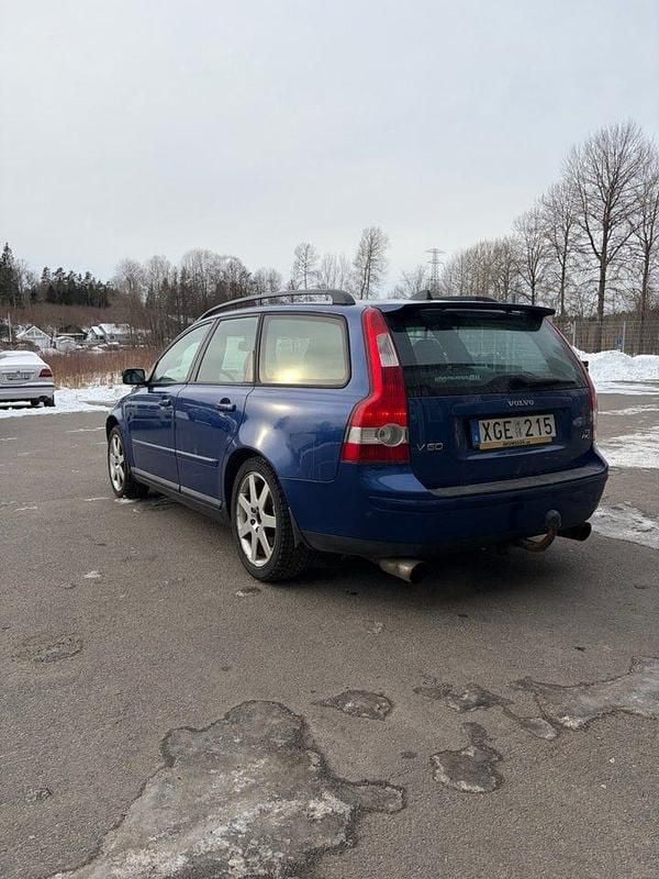 Begagnad Volvo V50 Momentum 220 HK (161 kW) 2005 Blå Kombi