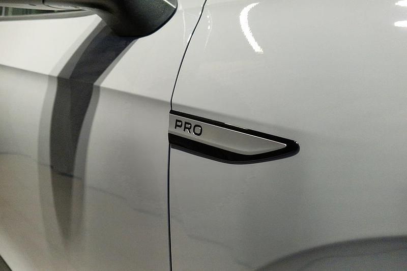 Begagnad VW ID.4 Pro Performance 150 kW (204 HK) 2023 Grå SUV