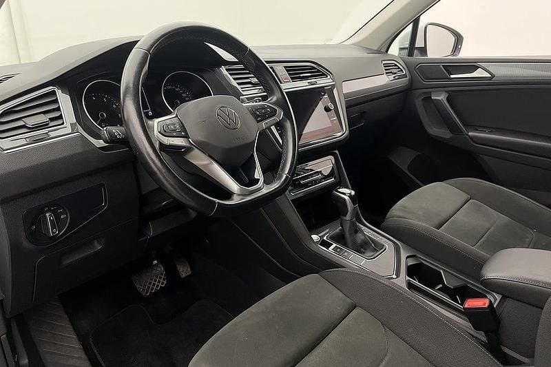 Vit Begagnad 2021 VW Tiguan SUV | 249 900 kr (Lite dyr) - Bild 1/2