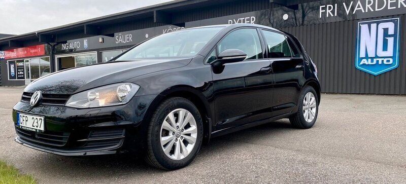 Svart Begagnad 2013 VW Golf VII Halvkombi | 139 900 kr (Marknadspris) - Bild 1/4