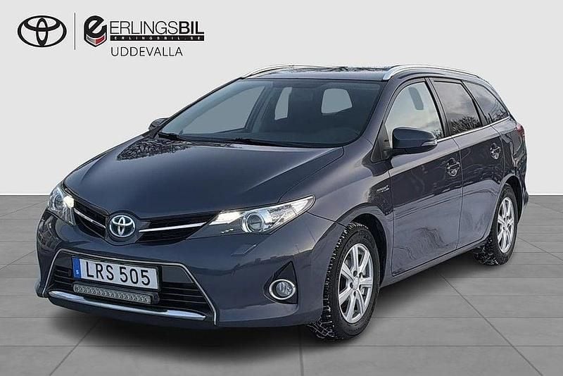 Mörkblå Begagnad 2014 Toyota Auris Hybrid Edition Kombi | 99 900 kr (Marknadspris) - Bild 1/4