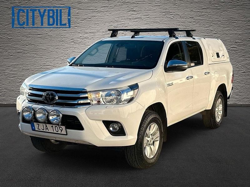 Vit Begagnad 2018 Toyota HiLux Pickup | 262 375 kr - Bild 1/4