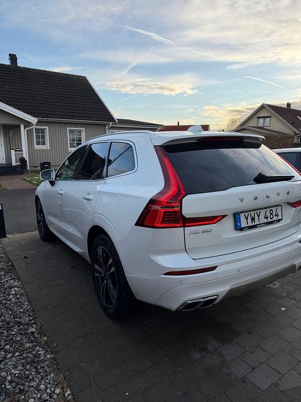 Begagnad 2019 Volvo XC60 R-Design SUV | 295 000 kr (Marknadspris) - Bild 1/3