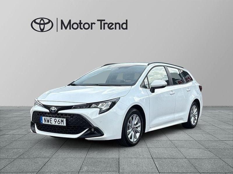 Vit Begagnad 2024 Toyota Corolla Sport Kombi | 279 900 kr (Superpris) - Bild 1/4