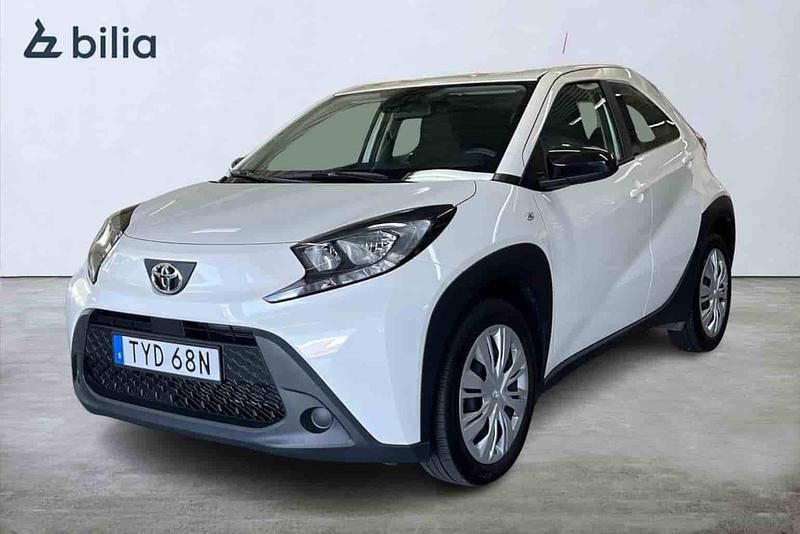 Vit Begagnad 2022 Toyota Aygo Halvkombi | 169 000 kr (Marknadspris) - Bild 1/1