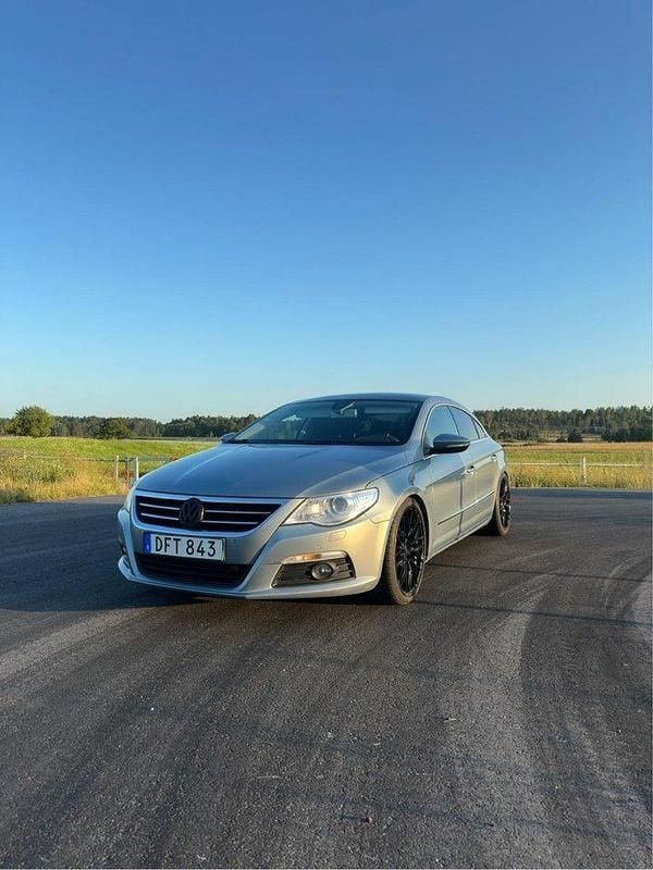 Blå Begagnad 2009 VW CC Sedan | 89 000 kr (Superpris) - Bild 1/4