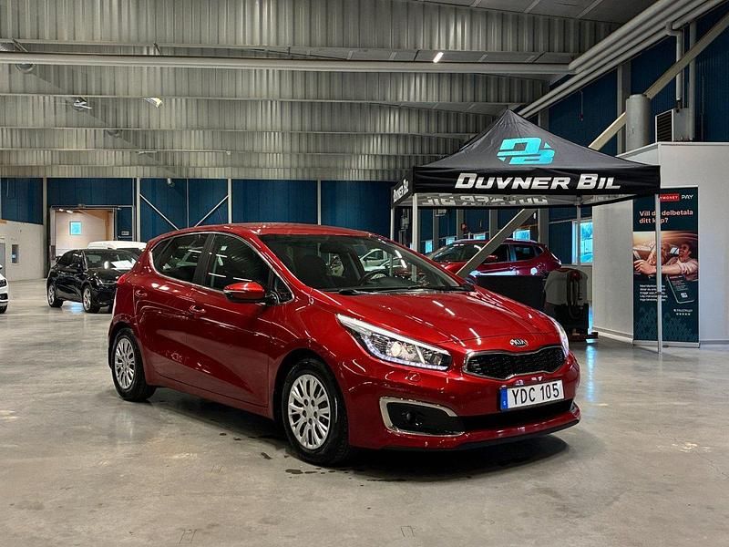 Röd Begagnad 2016 Kia Ceed Halvkombi | 109 900 kr (Marknadspris) - Bild 1/4