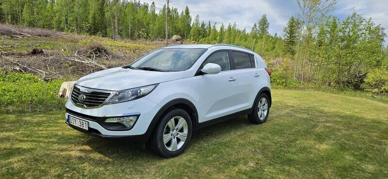 Vit Begagnad 2013 Kia Sportage Comfort SUV | 105 000 kr (Marknadspris) - Bild 1/4