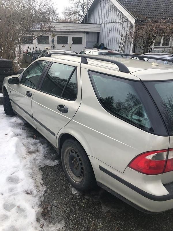 Begagnad Saab 9-5 185 HK (136 kW) 2005 Silvermetallicgren/yellow Kombi