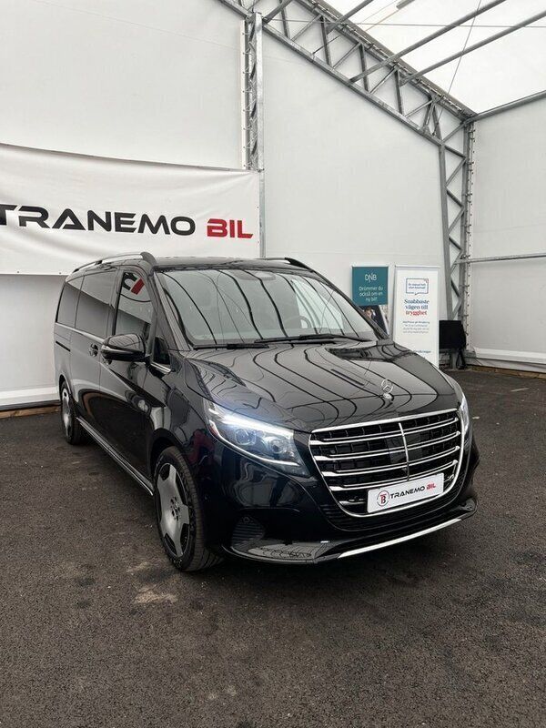 Svart Ny 2025 Mercedes V300 Exclusive Minibuss | 1 099 000 kr - Bild 1/4