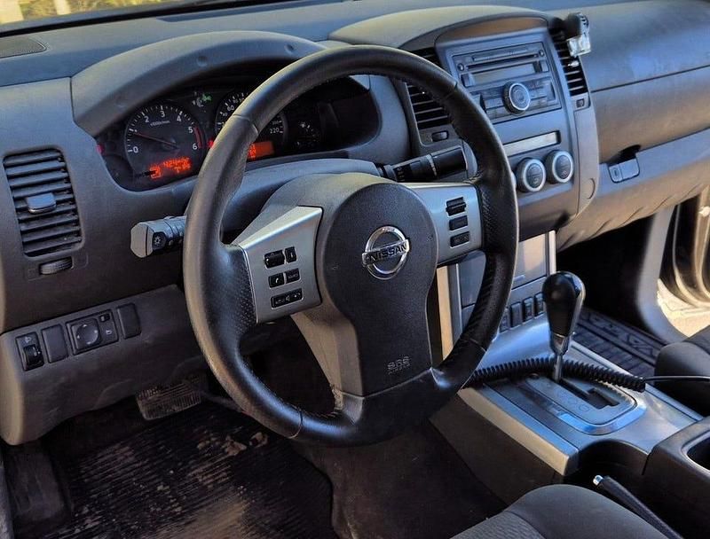 Begagnad Nissan Navara 190 HK (139 kW) 2012 Svart Pickup