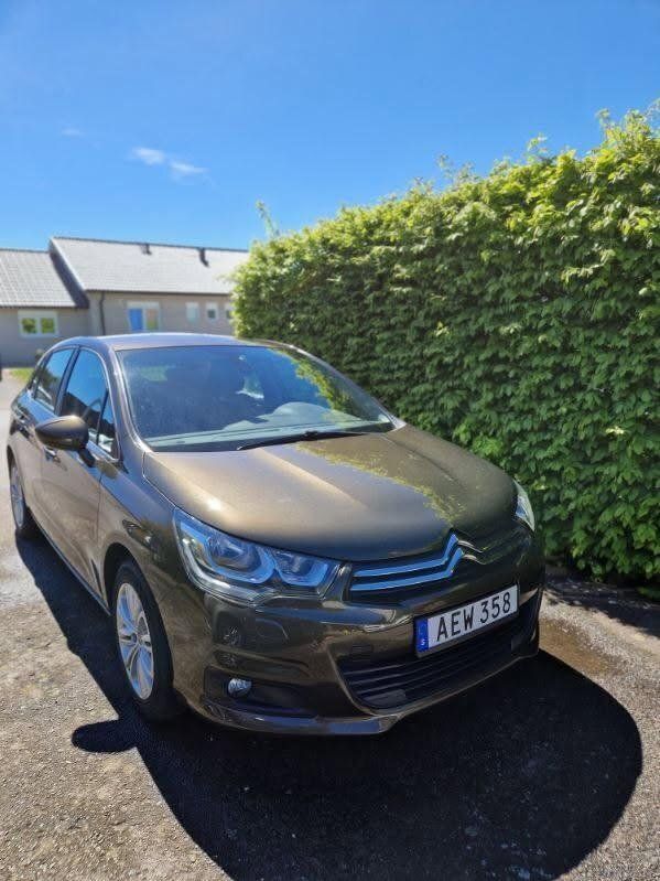 Brun Begagnad 2015 Citroën C4 Halvkombi | 89 000 kr (Marknadspris) - Bild 1/3