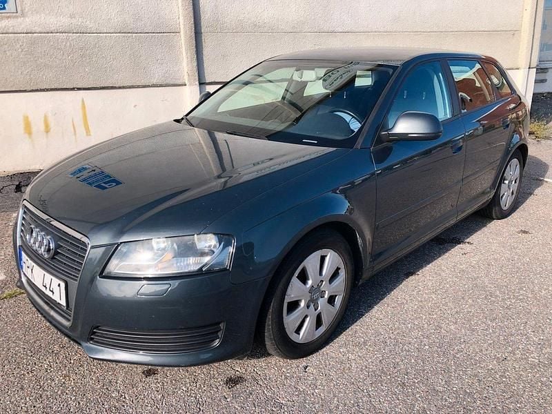Grå Begagnad 2008 Audi A3 Sportback Attraction Halvkombi | 63 500 kr (Marknadspris) - Bild 1/4