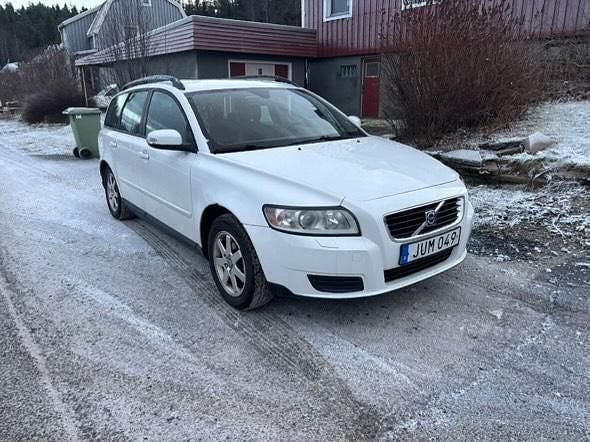 Begagnad 2009 Volvo V50 Kombi | 29 900 kr (Marknadspris) - Bild 1/4