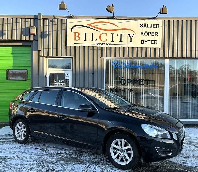 Begagnad Volvo V60 Summum 163 HK (119 kW) 2011 Svart Kombi