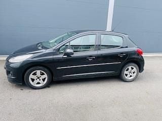 Svart Begagnad 2011 Peugeot 207 Halvkombi | 19 900 kr (Bra pris) - Bild 1/4