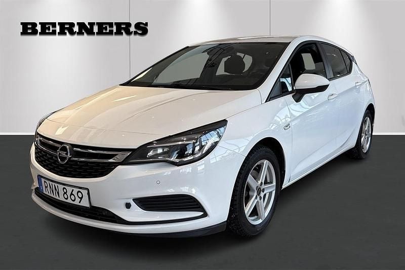Vit Begagnad 2017 Opel Astra Enjoy Halvkombi | 119 900 kr (Marknadspris) - Bild 1/4