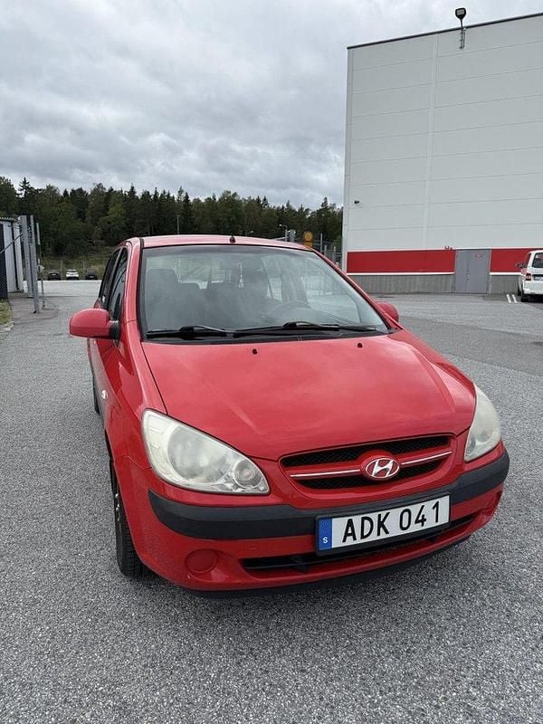 Röd Begagnad 2007 Hyundai Getz Halvkombi | 17 000 kr (Bra pris) - Bild 1/4