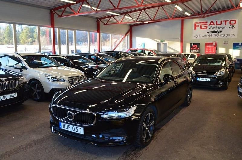 Svart Begagnad 2019 Volvo V90 Momentum Kombi | 214 900 kr - Bild 1/4