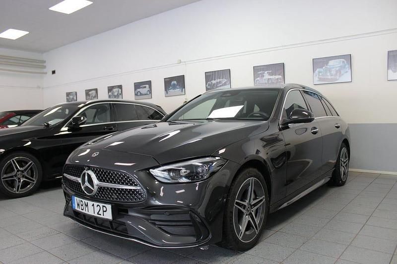 Grafitgråmetallic Begagnad 2024 Mercedes C300 AMG Line Premium Kombi | 499 900 kr - Bild 1/4