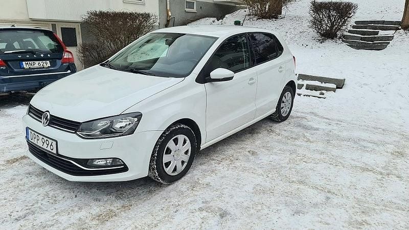 Vit Begagnad 2014 VW Polo Halvkombi | 59 900 kr (Marknadspris) - Bild 1/4