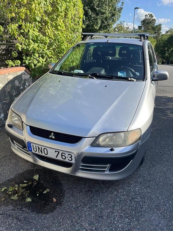Silver Begagnad 2004 Mitsubishi Space Star Kombi | 16 000 kr (Lite dyr) - Bild 1/4