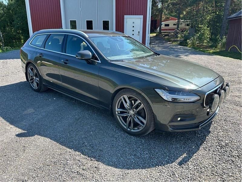 Grå Begagnad 2021 Volvo V90 Kombi | 284 000 kr (Marknadspris) - Bild 1/4