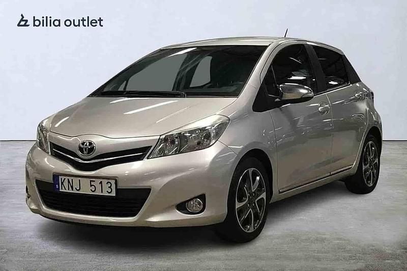 Silver Begagnad 2013 Toyota Yaris Halvkombi | 84 900 kr (Marknadspris) - Bild 1/1