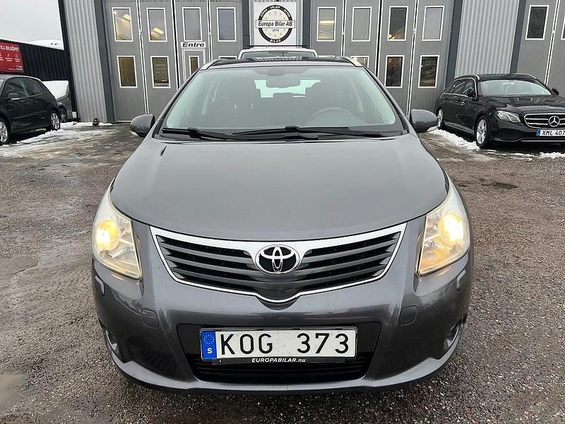 Begagnad Toyota Avensis Business Edition 152 HK (111 kW) 2009 Grå Kombi