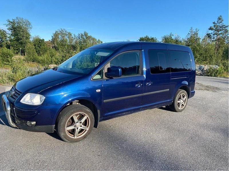 Blå Begagnad 2009 VW Caddy Maxi Life Life Minibuss | 25 000 kr (Marknadspris) - Bild 1/4