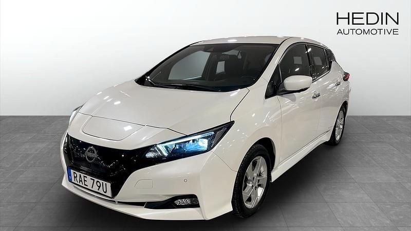 Vit Begagnad 2022 Nissan Leaf N-Connecta Halvkombi | 184 900 kr (Marknadspris) - Bild 1/4