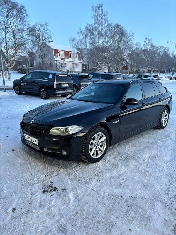 Begagnad BMW 520 190 HK (139 kW) 2017 Svart skinn Kombi