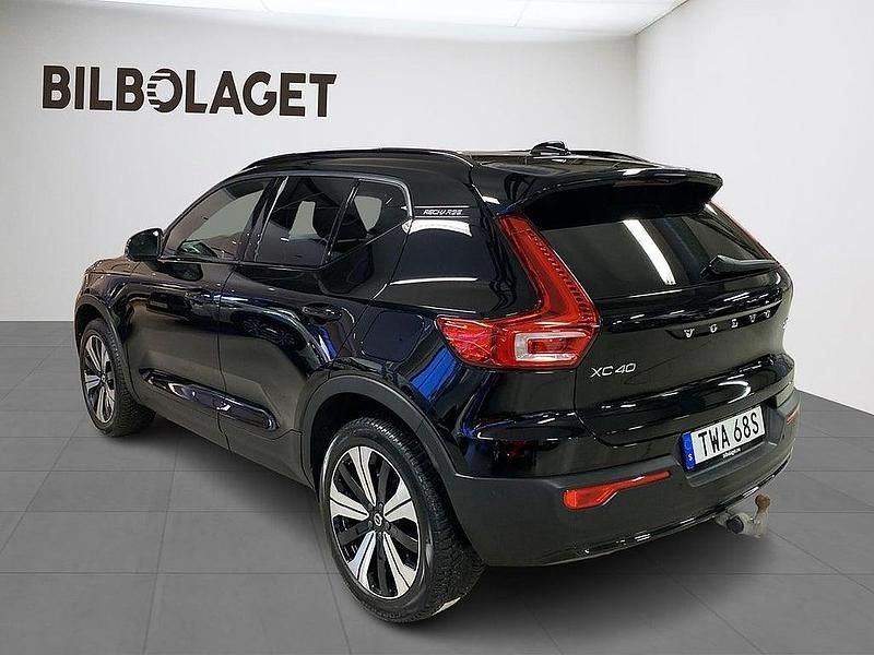 Begagnad Volvo XC40 Core 154 kW (210 HK) 2022 Svart SUV
