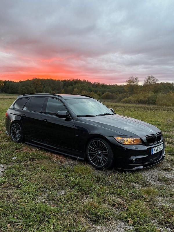 Begagnad BMW 330 272 HK (200 kW) 2011 Kombi
